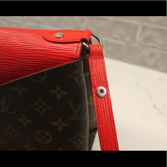 Louis Vuitton Saint Michel Crossbody - Picture 3 of 5